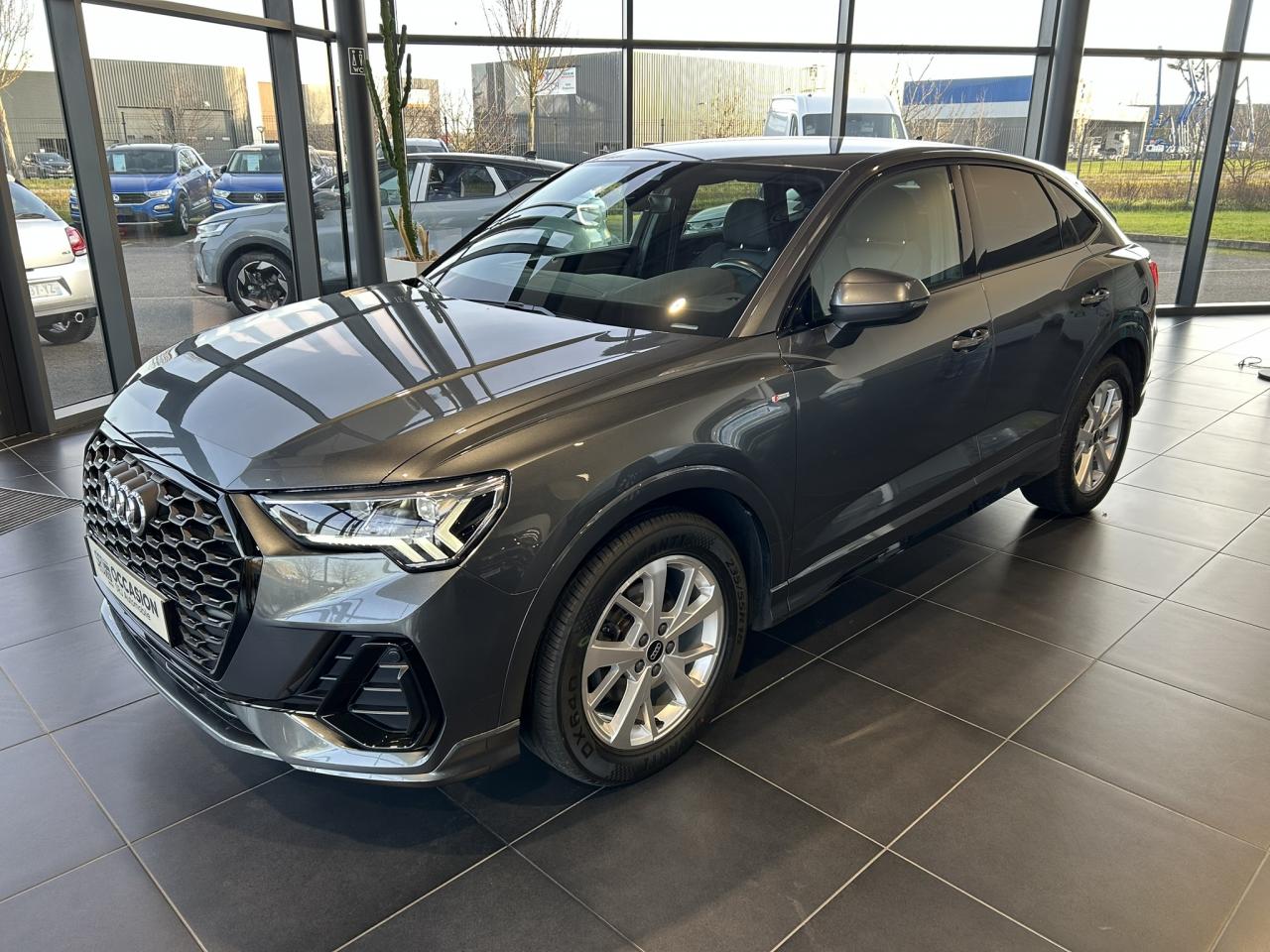 AUDI Q3