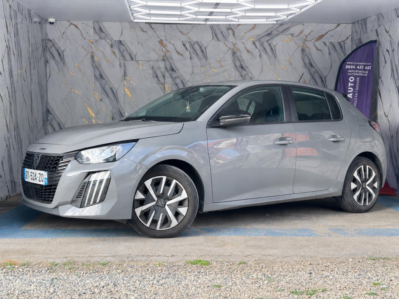 PEUGEOT 208