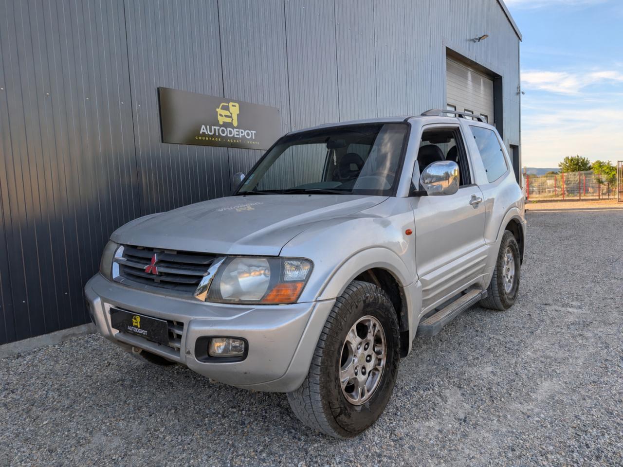 MITSUBISHI PAJERO 3.2 DI-D 160 BVA 4X4 - Attelage / Toit panoramique / Sièges chauffants
