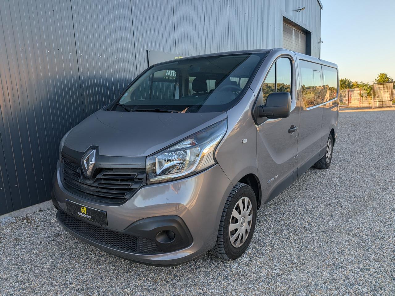 RENAULT TRAFIC