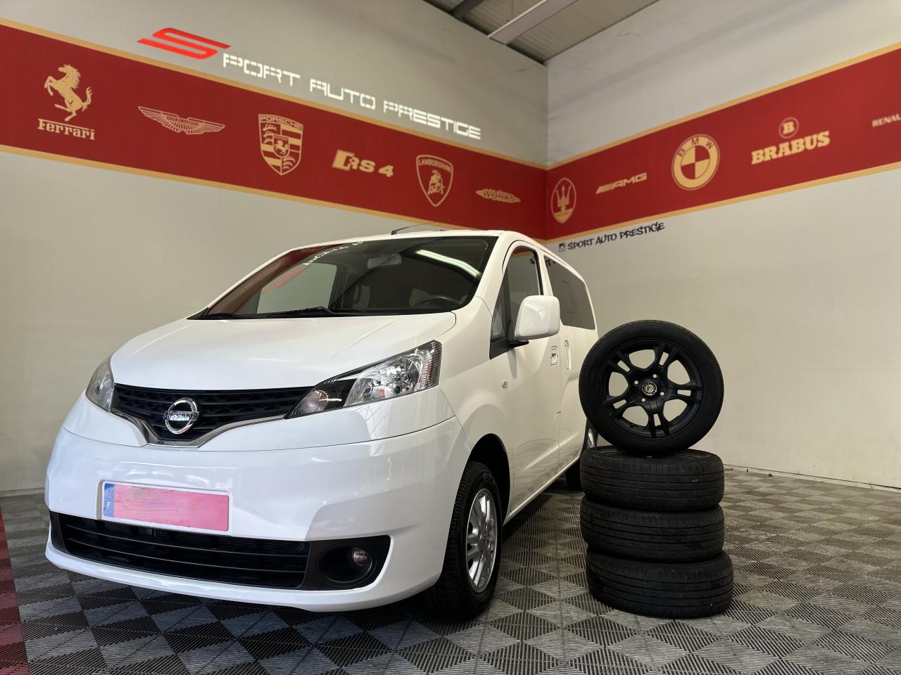 NISSAN NV200