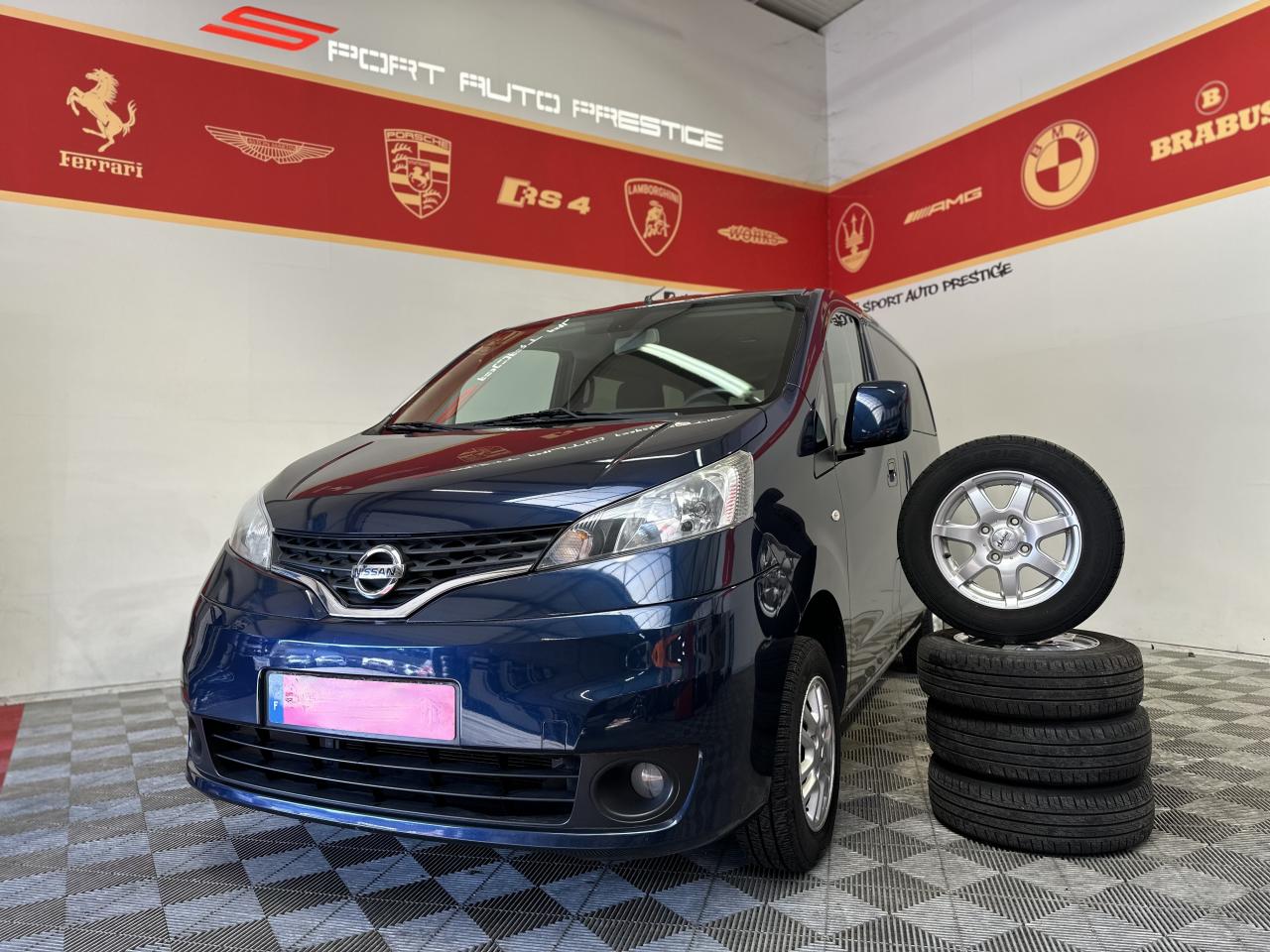 NISSAN NV200