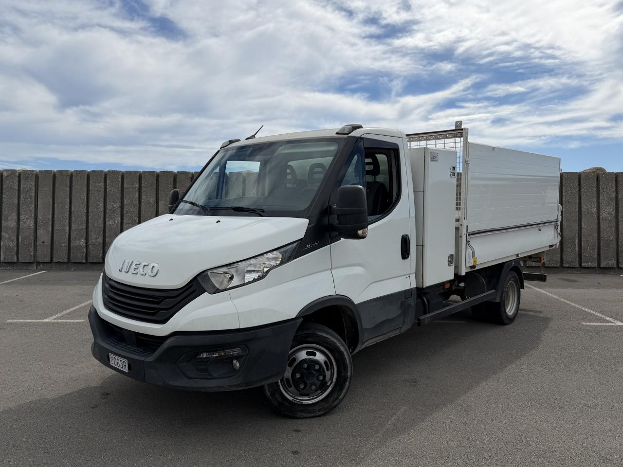 IVECO DAILY IVECO 35C14 / 35-140?BENNE JPM?136 CH  BVM6  3 PLACES-TVA RECUPERABLE