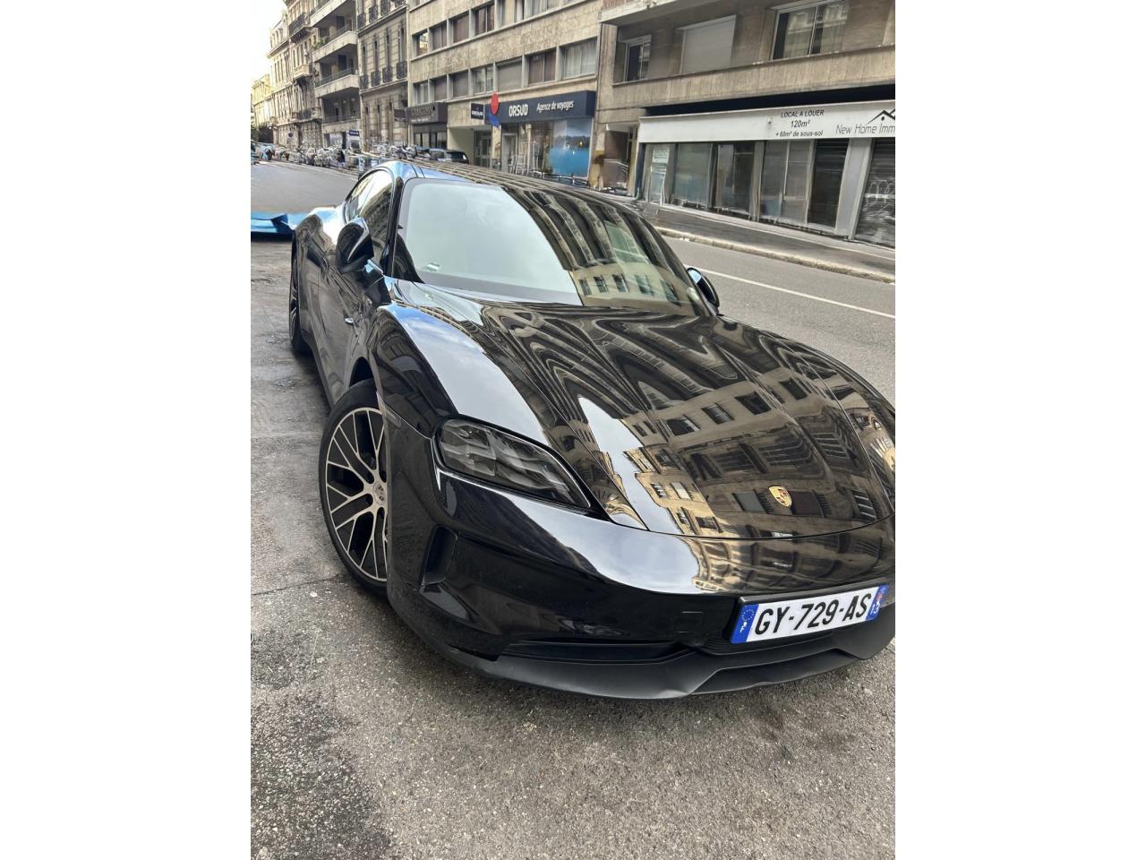 PORSCHE TAYCAN
