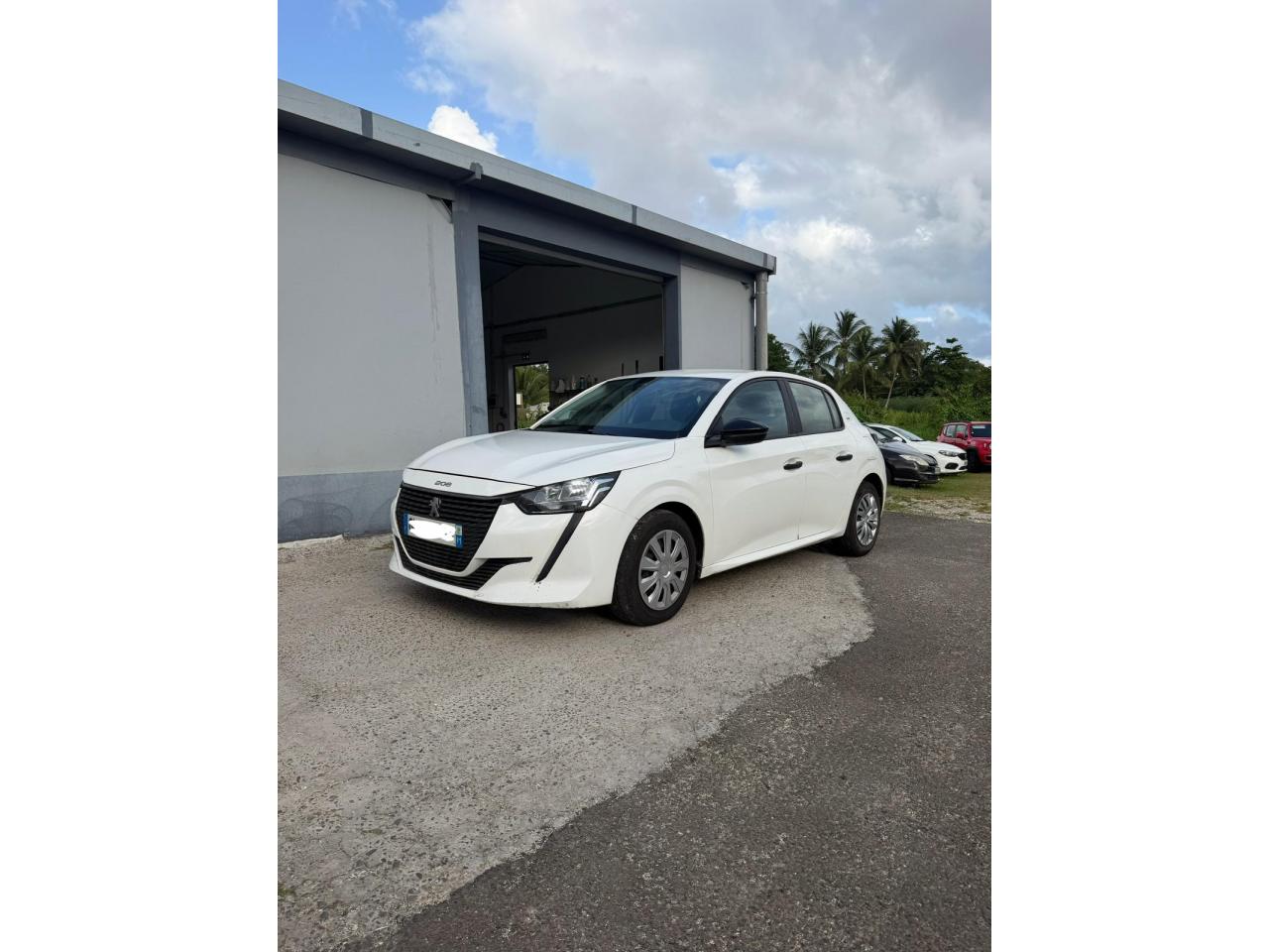 PEUGEOT 208