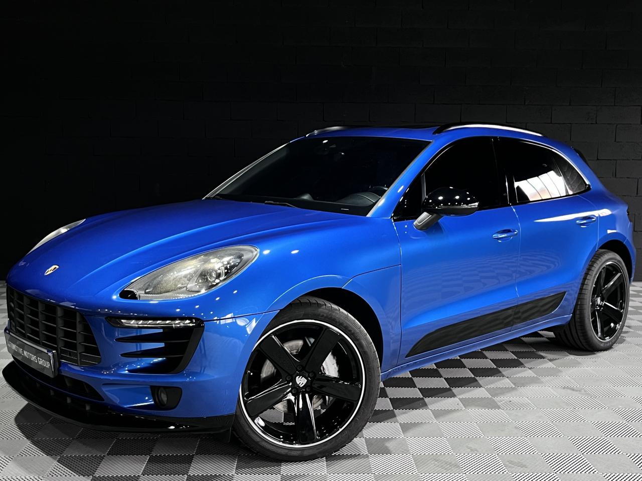 PORSCHE MACAN