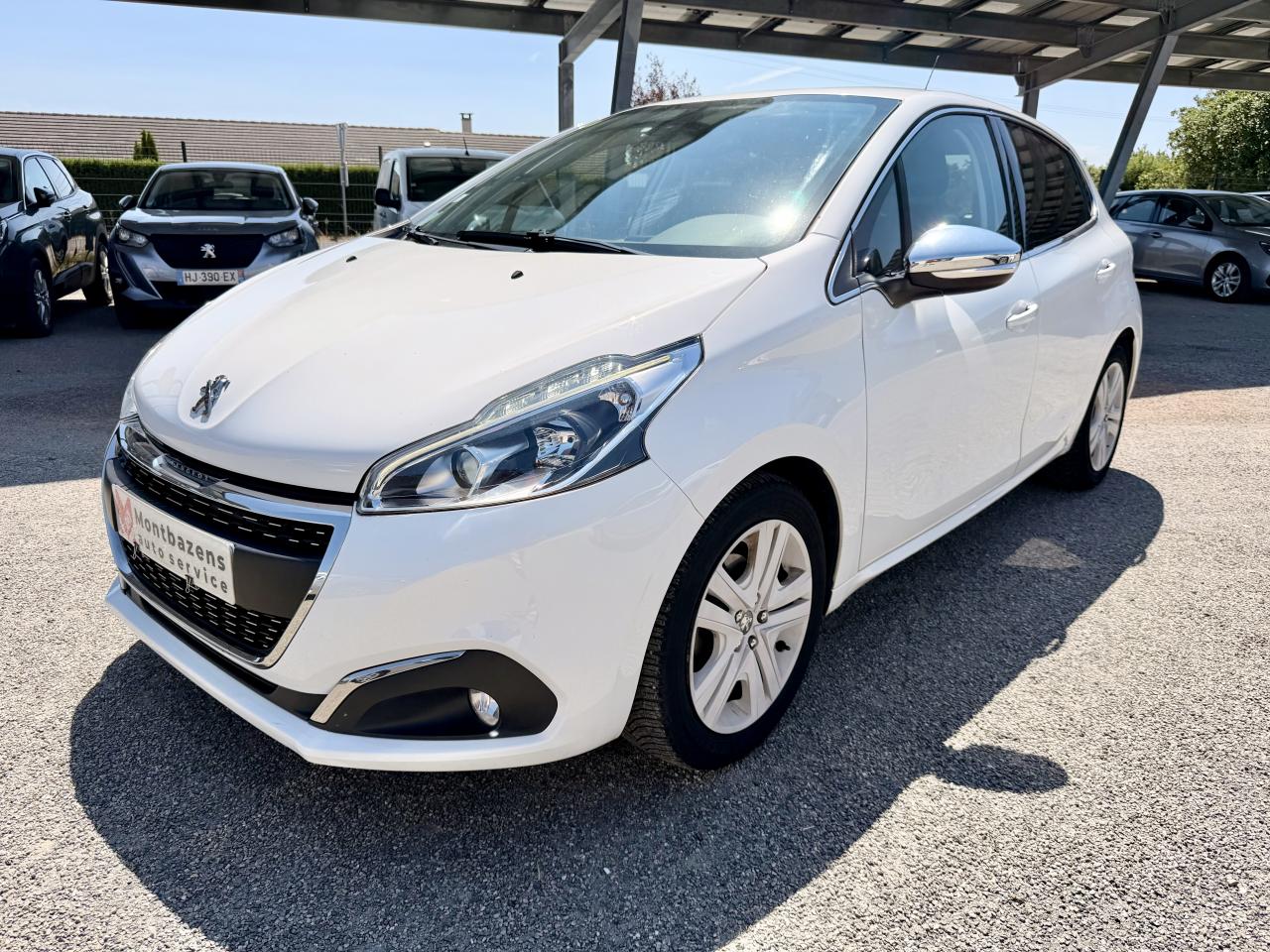 PEUGEOT 208