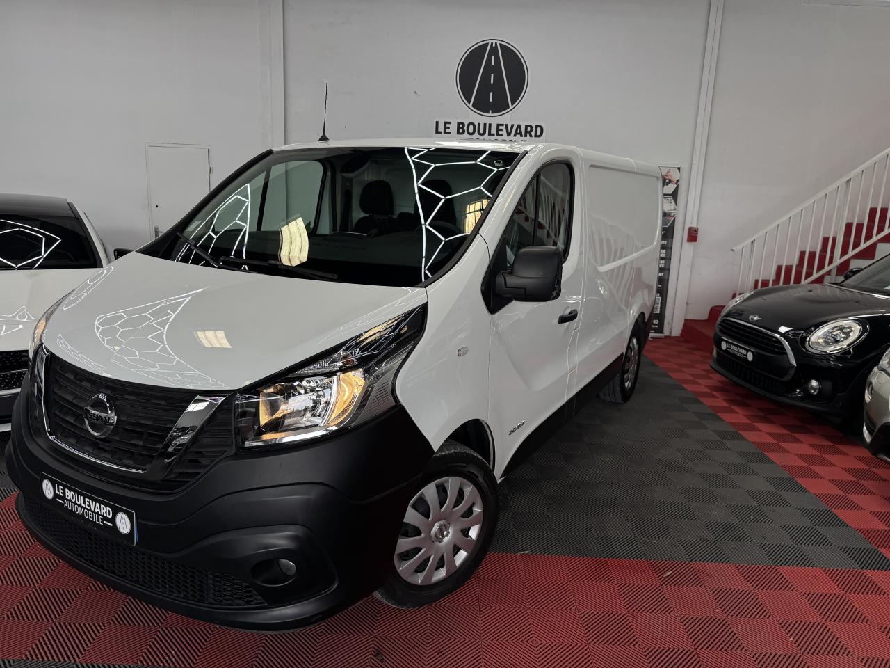 NISSAN NV300