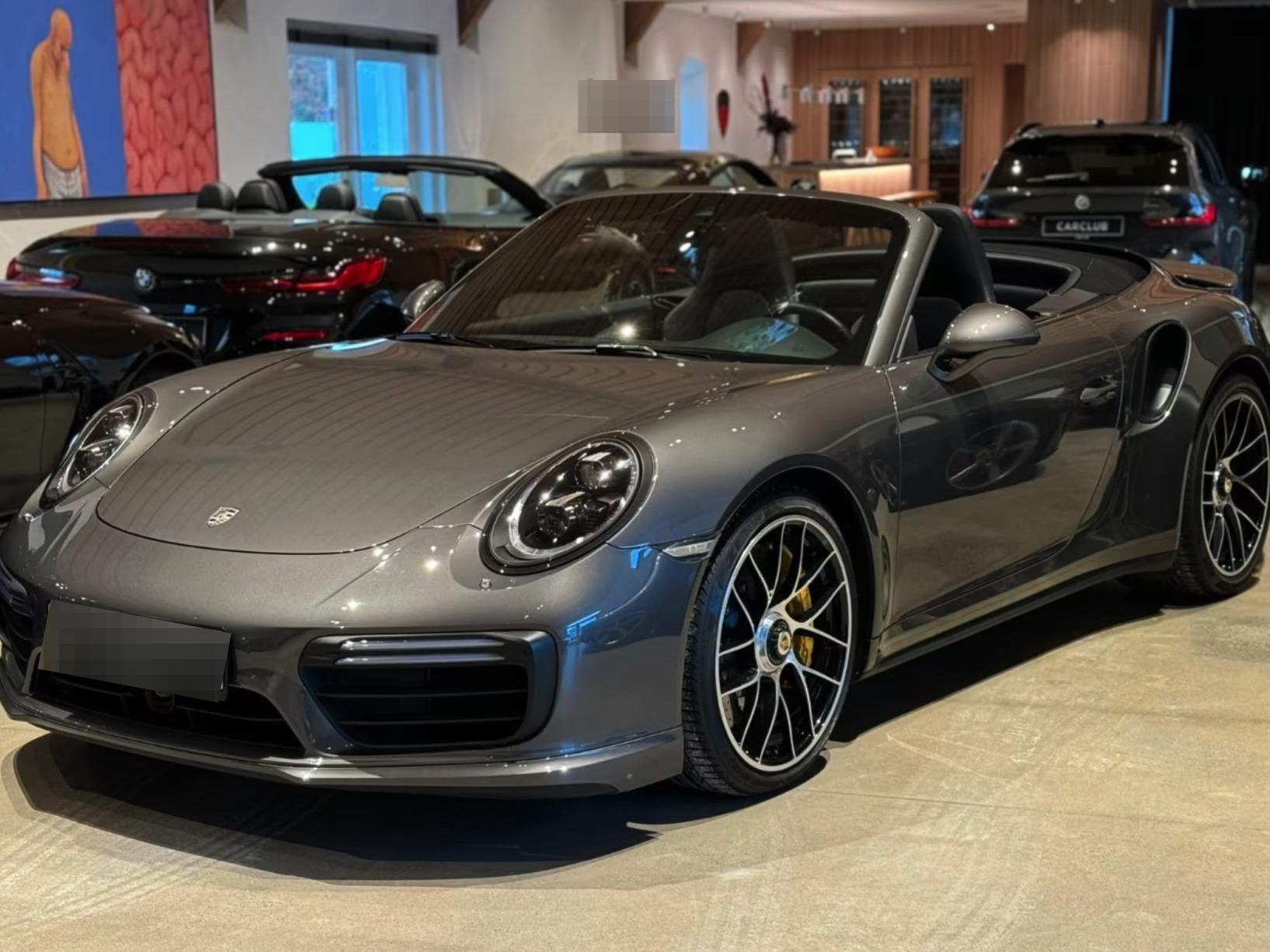 PORSCHE 911