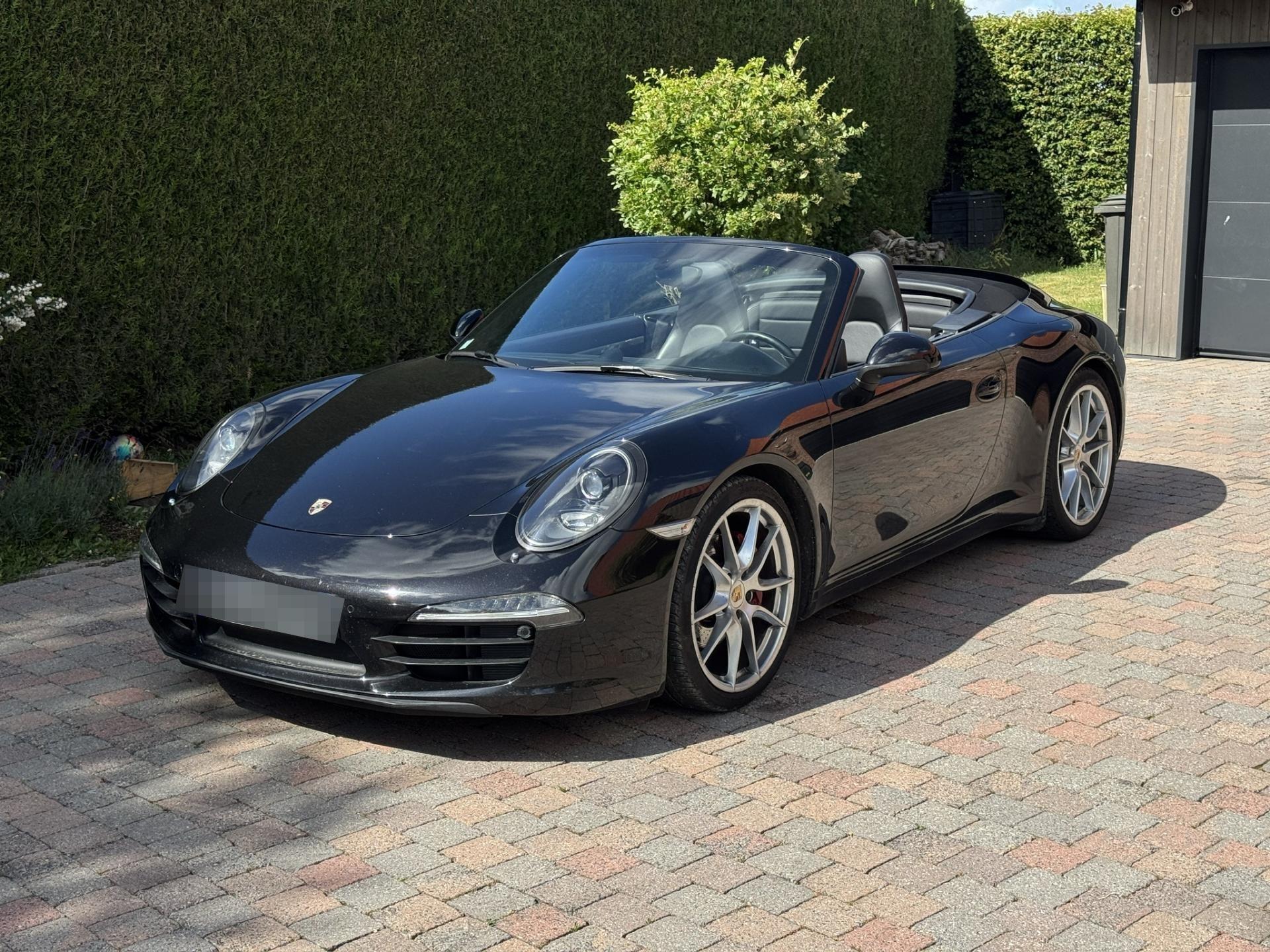 PORSCHE 911