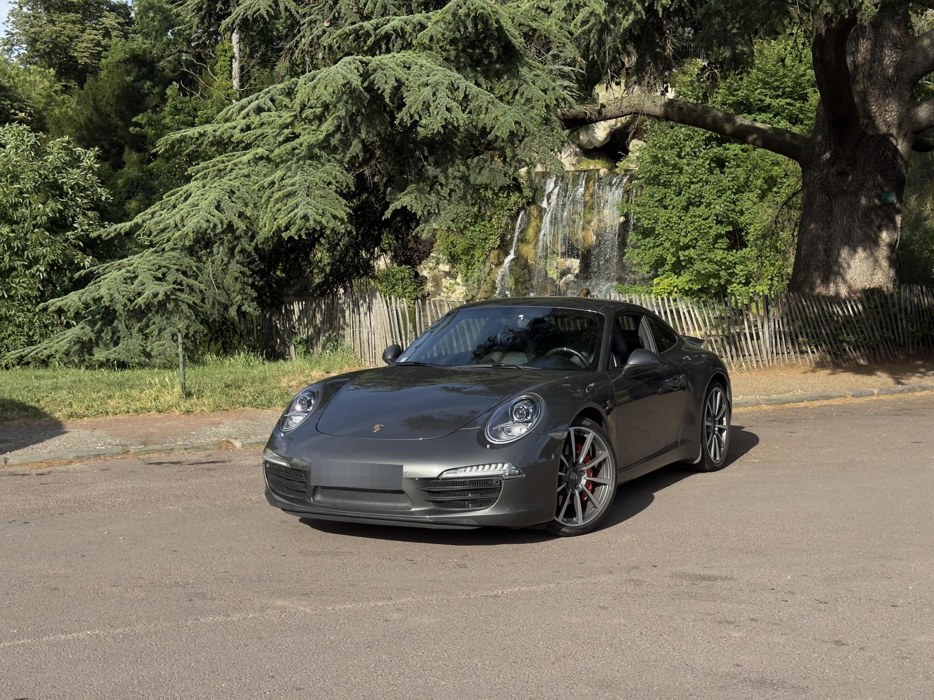 PORSCHE 911