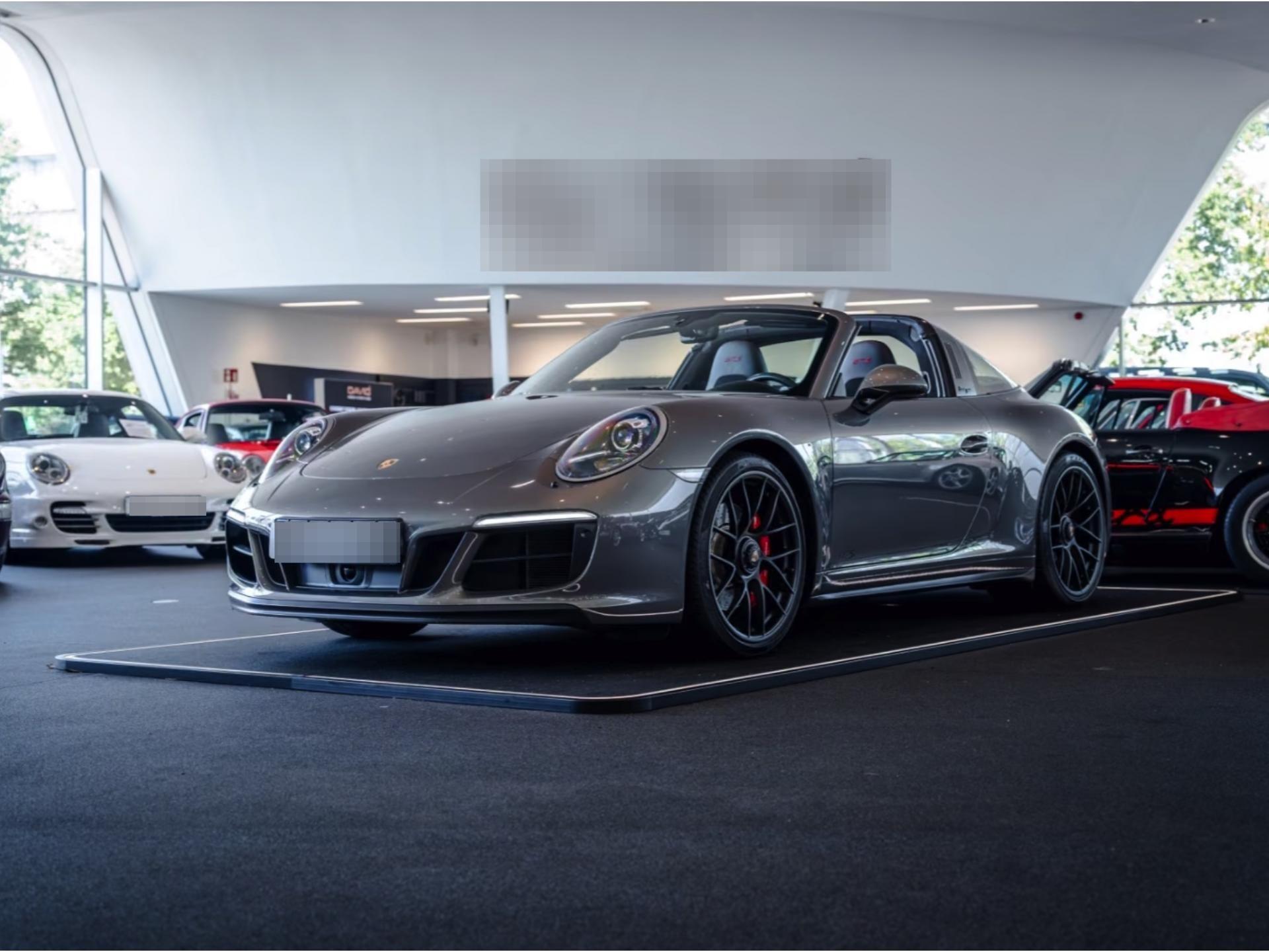 PORSCHE 911
