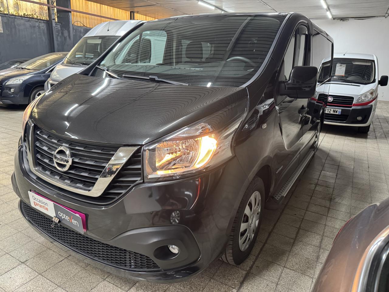 NISSAN NV300