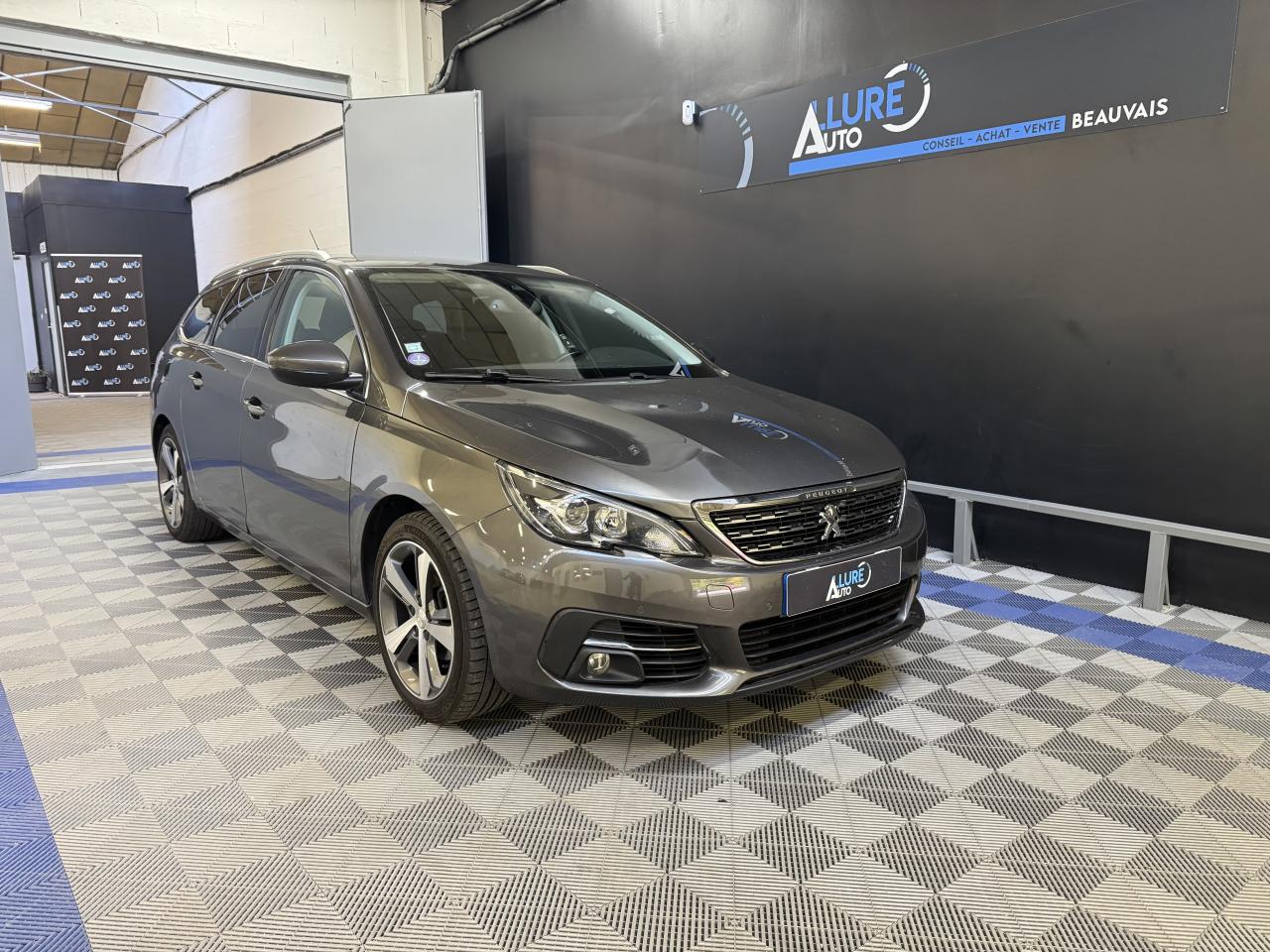 PEUGEOT 308 SW 1.2 PureTech 130 ALLURE (1ère main+ Kit distrib ok + Attelage)