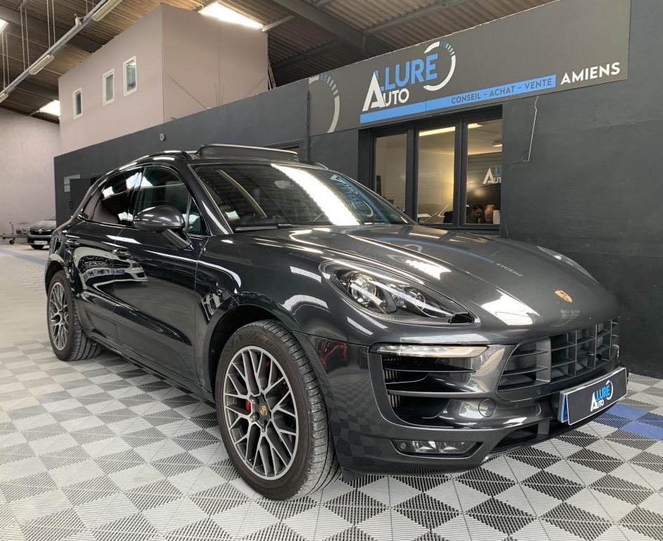 PORSCHE MACAN