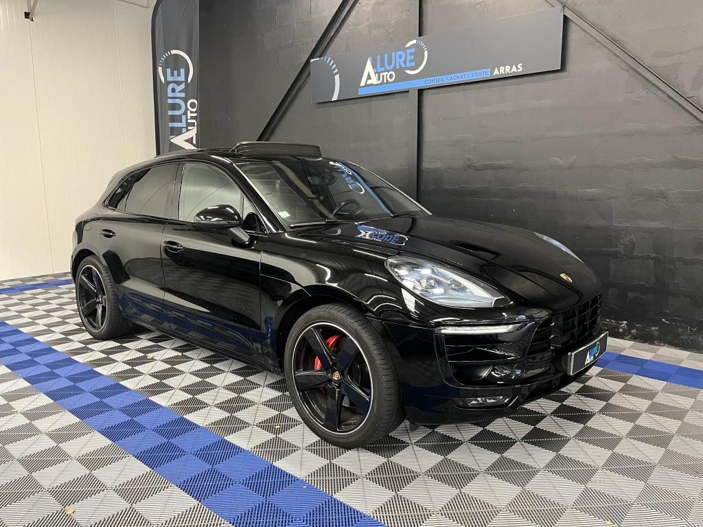 PORSCHE MACAN