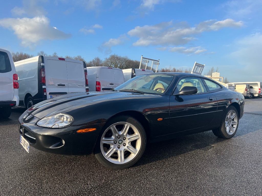 JAGUAR XK 4.0i v8 284 ch coupe