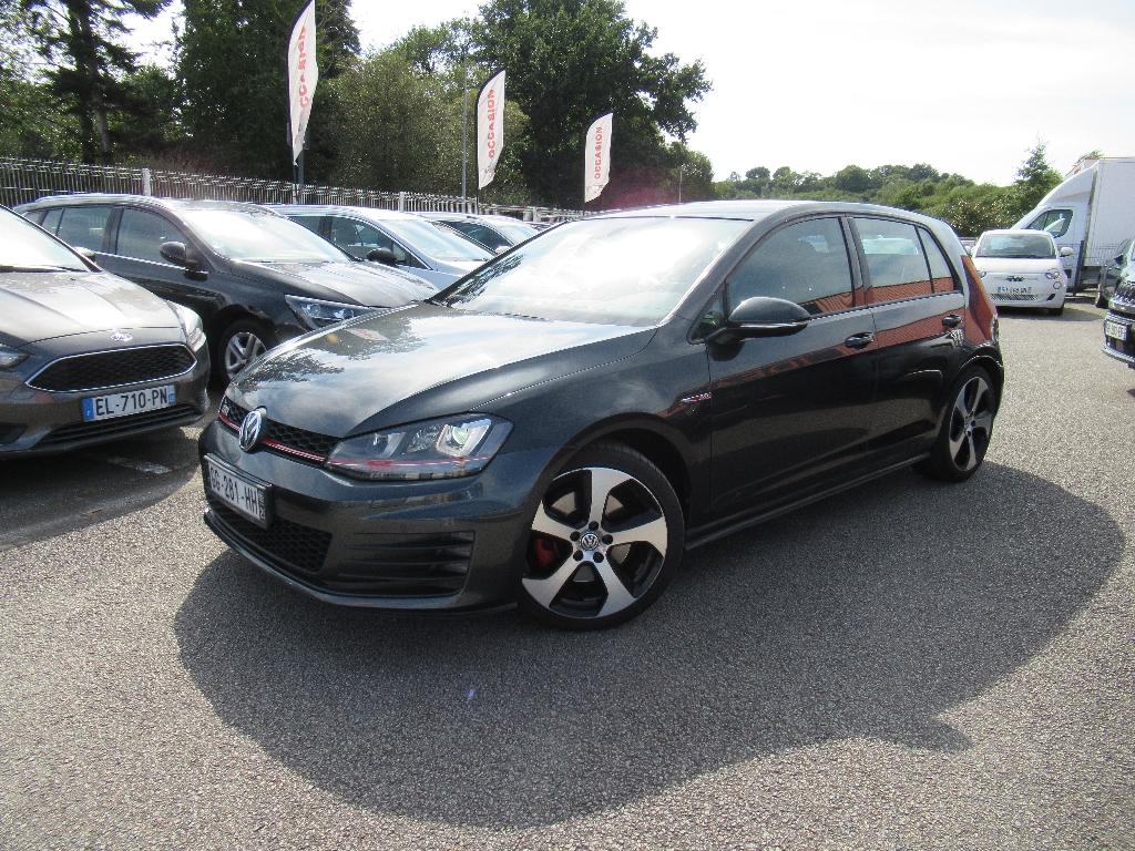 VOLKSWAGEN GOLF