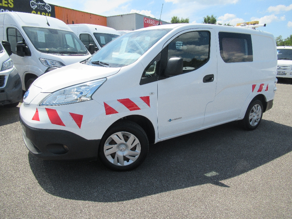 NISSAN NV200