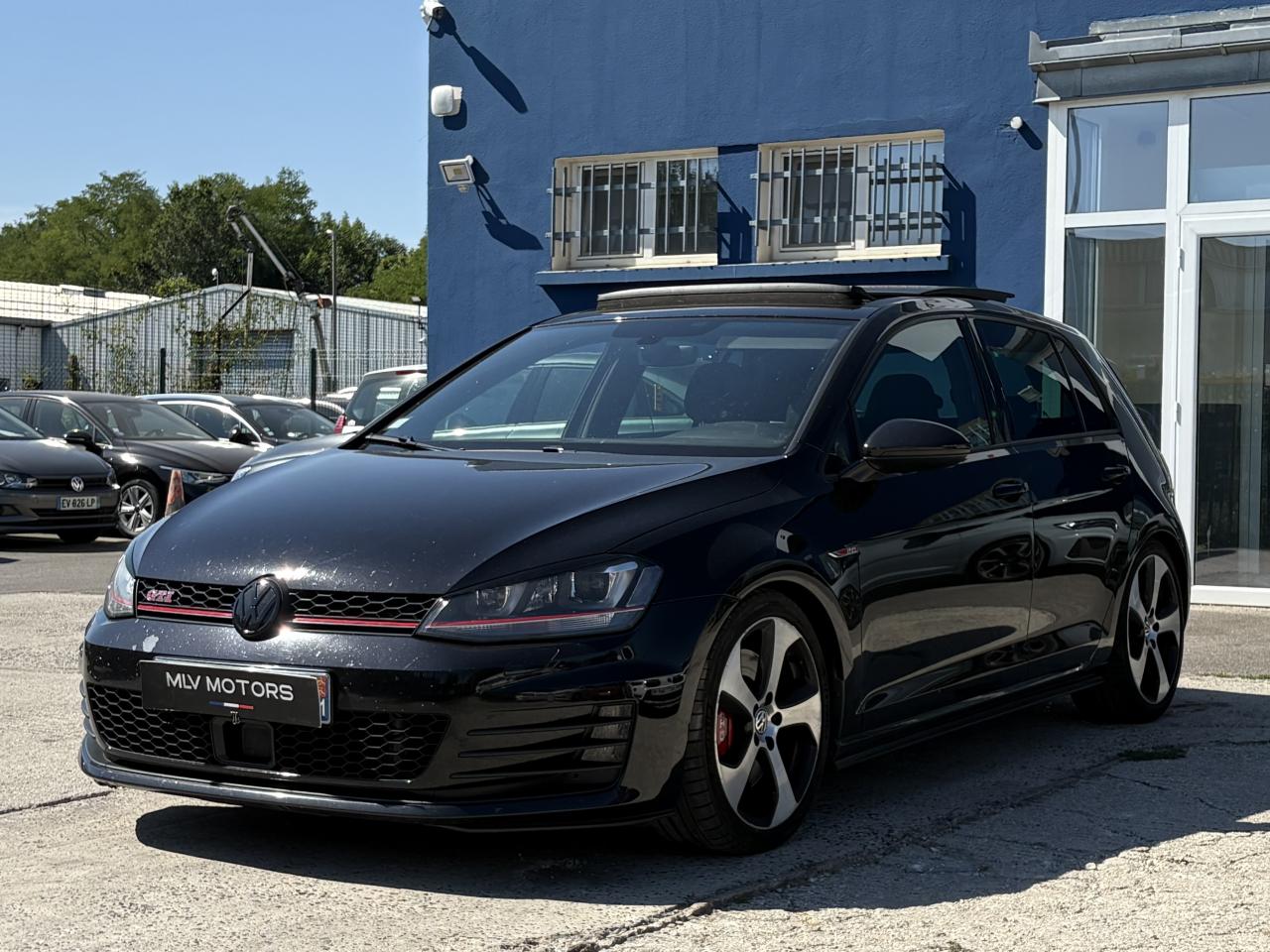 VOLKSWAGEN GOLF