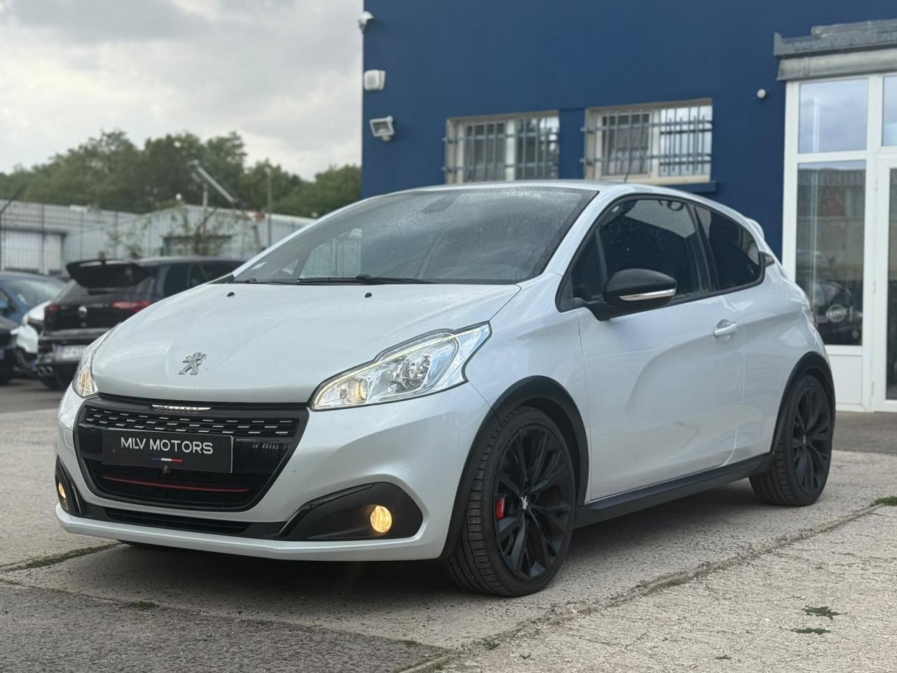 PEUGEOT 208