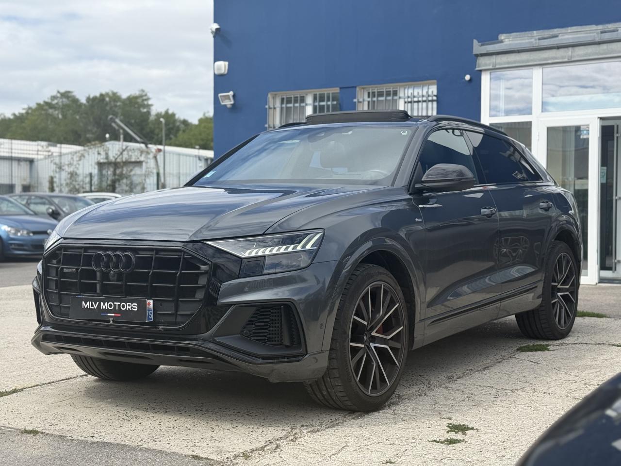 AUDI Q8