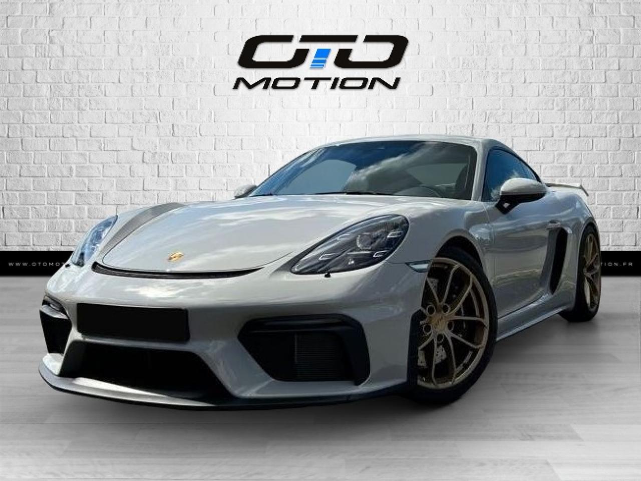 PORSCHE 718 CAYMAN GT4