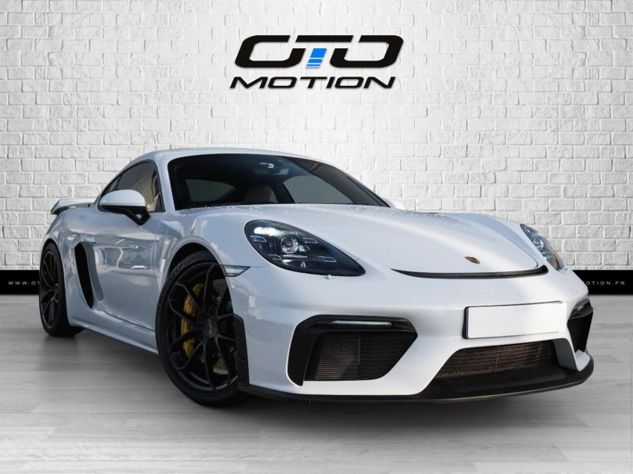 PORSCHE 718 CAYMAN GT4