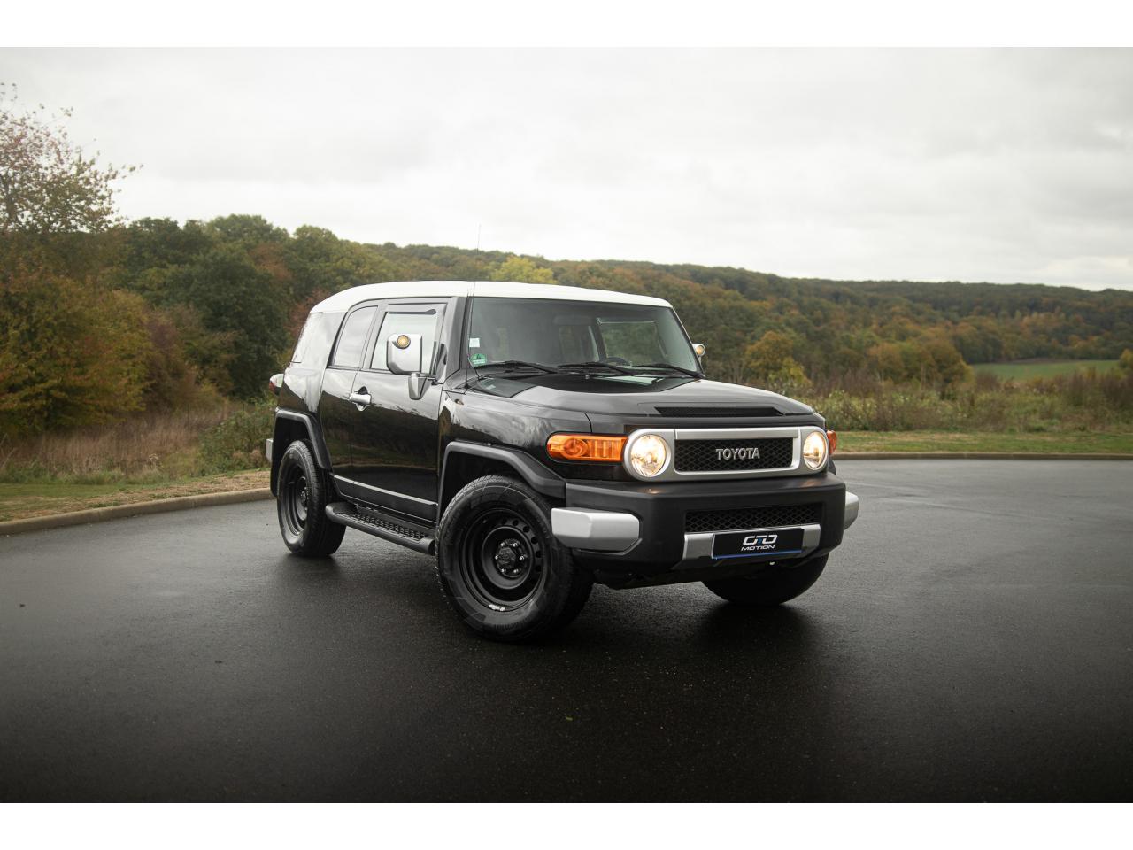 TOYOTA FJ CRUISER
