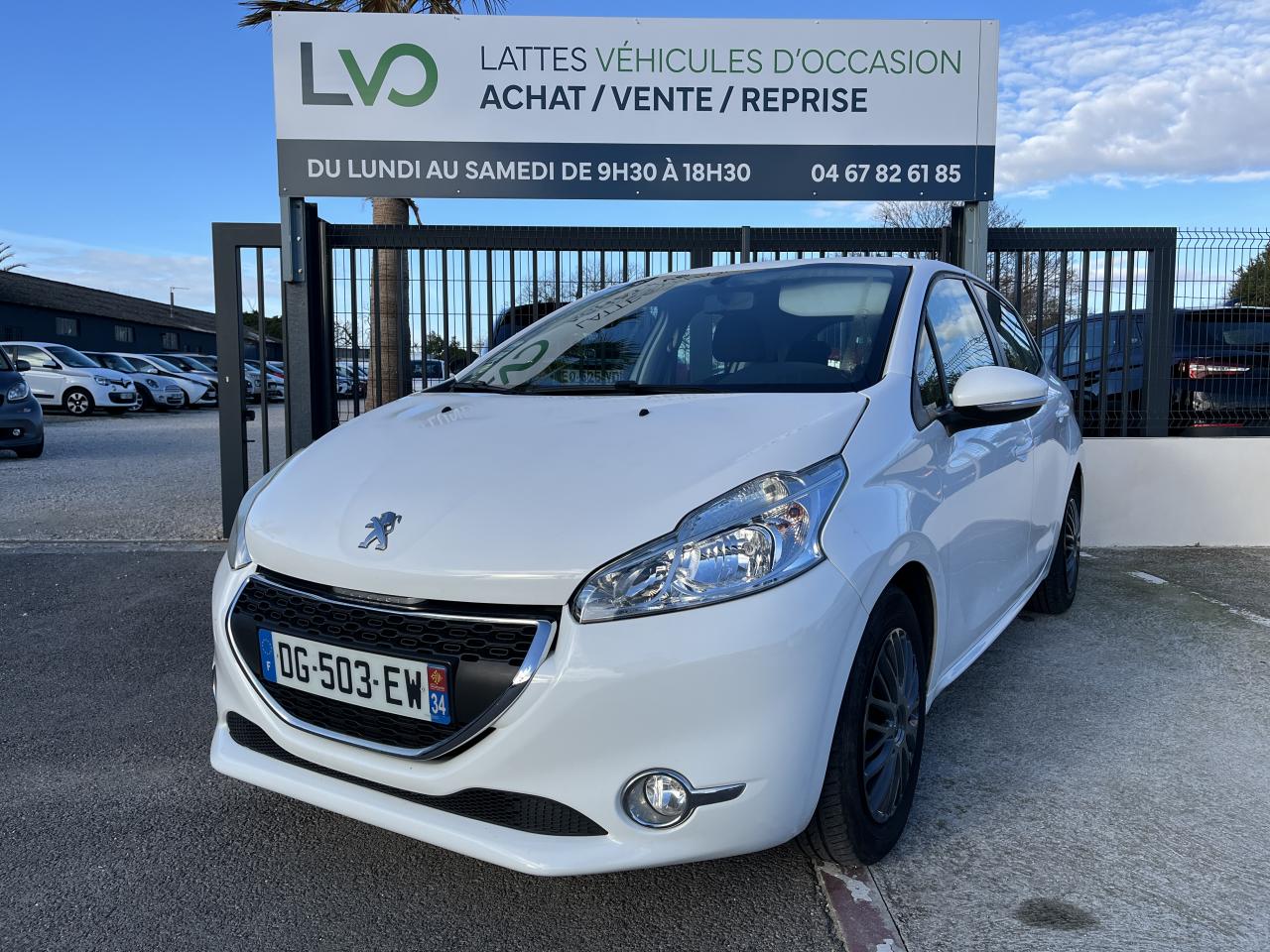 PEUGEOT 208