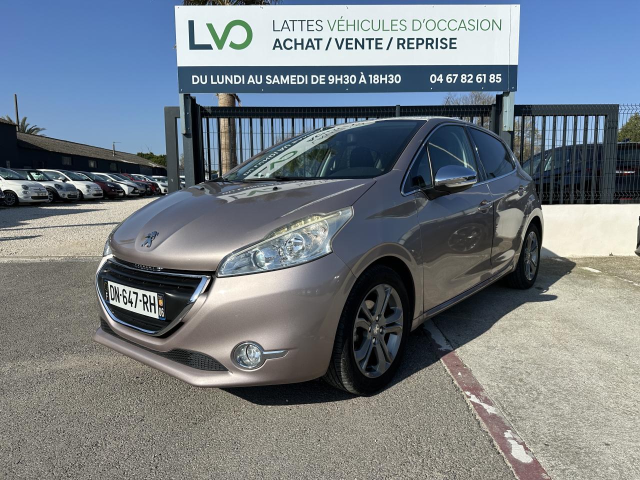 PEUGEOT 208