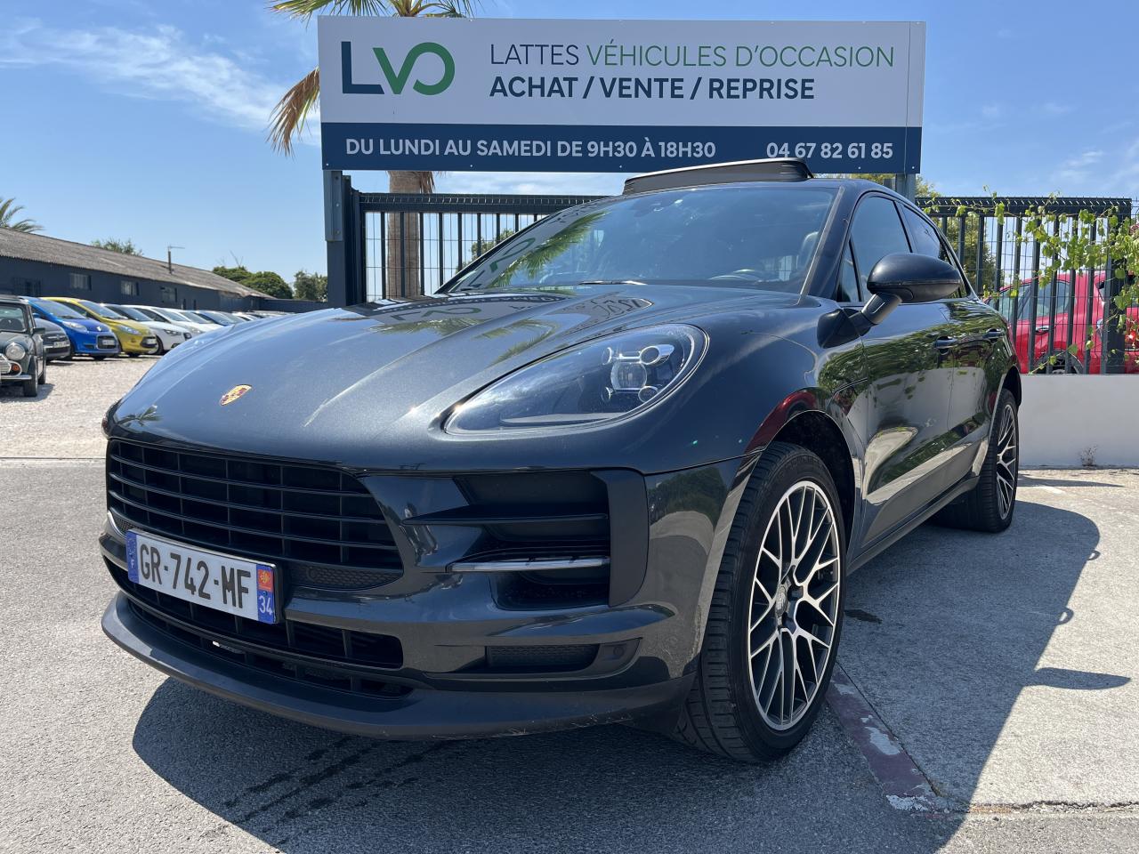 PORSCHE MACAN