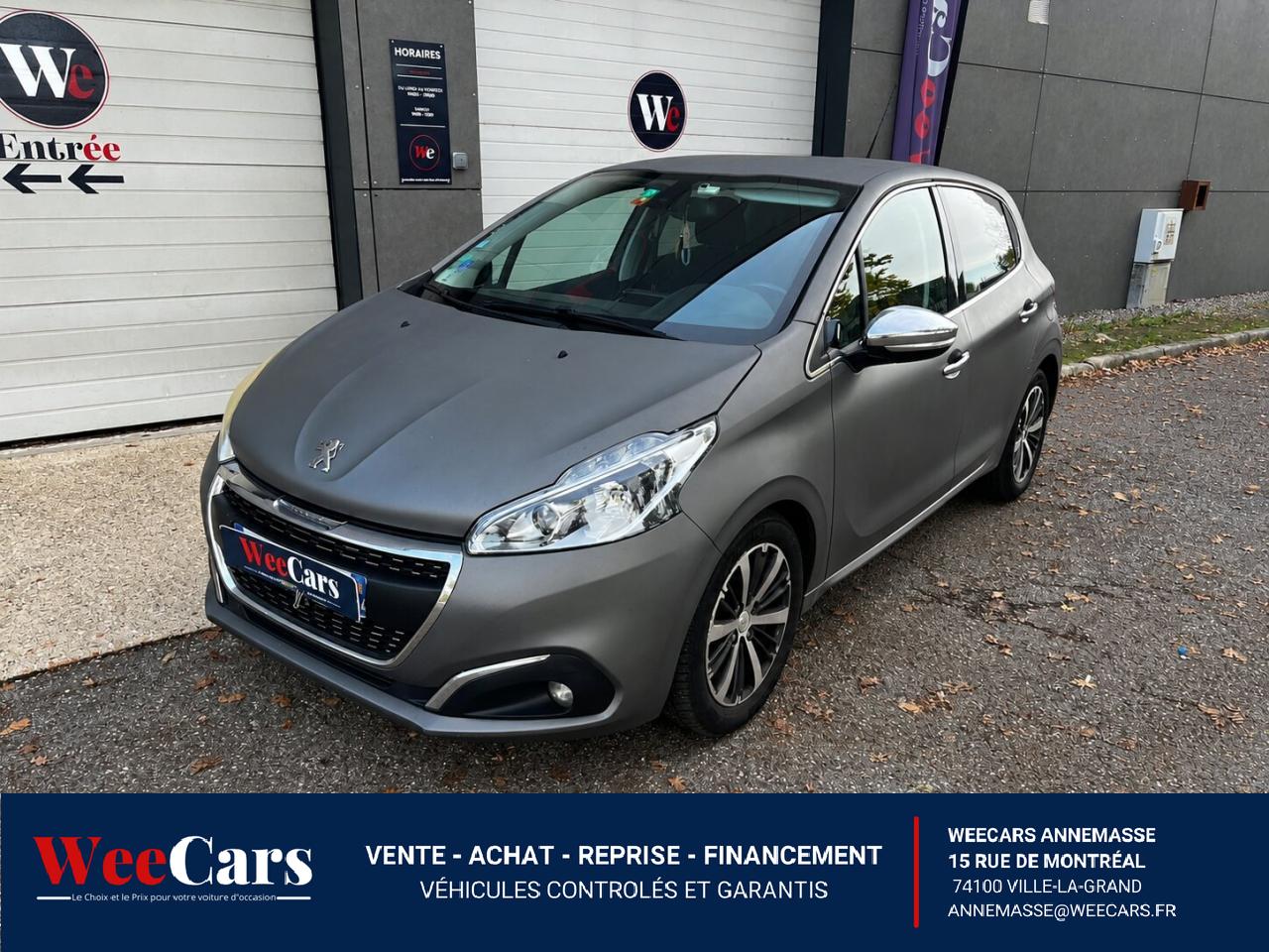 PEUGEOT 208
