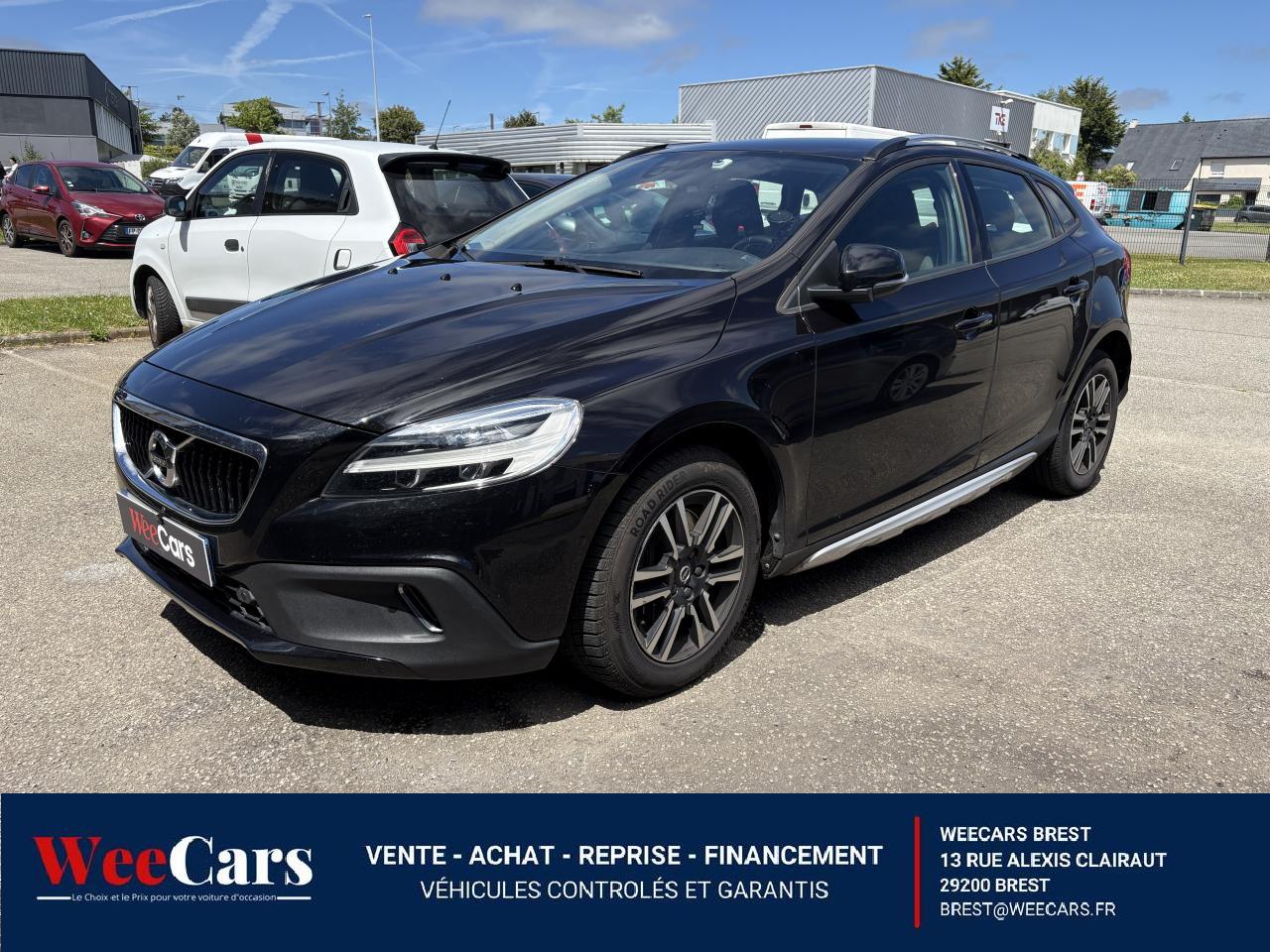 VOLVO V40 CROSS-COUNTRY 2.0 D2 120 MOMENTUM BUSINESS GEARTRONIC BVA ( carnet d\'entretien complet )