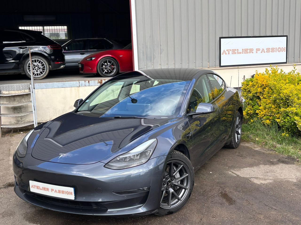 TESLA MODEL 3