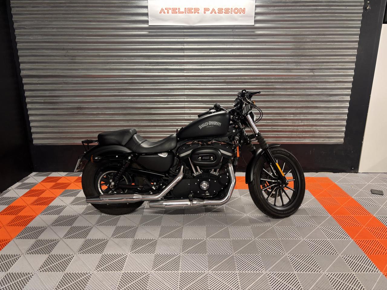 HARLEY DAVIDSON SPORTSTER Iron 883
