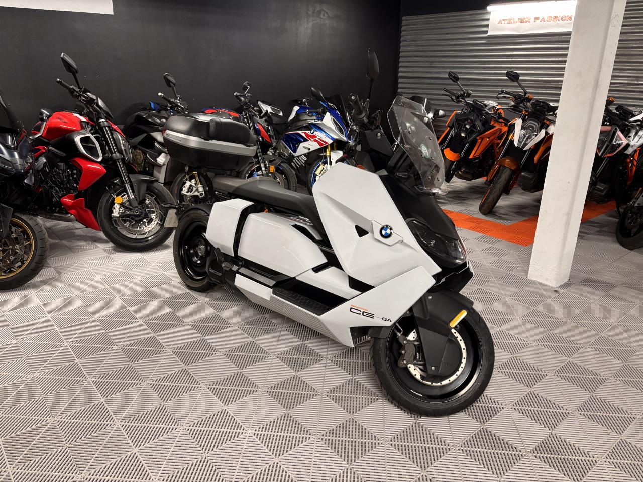 BMW CE04