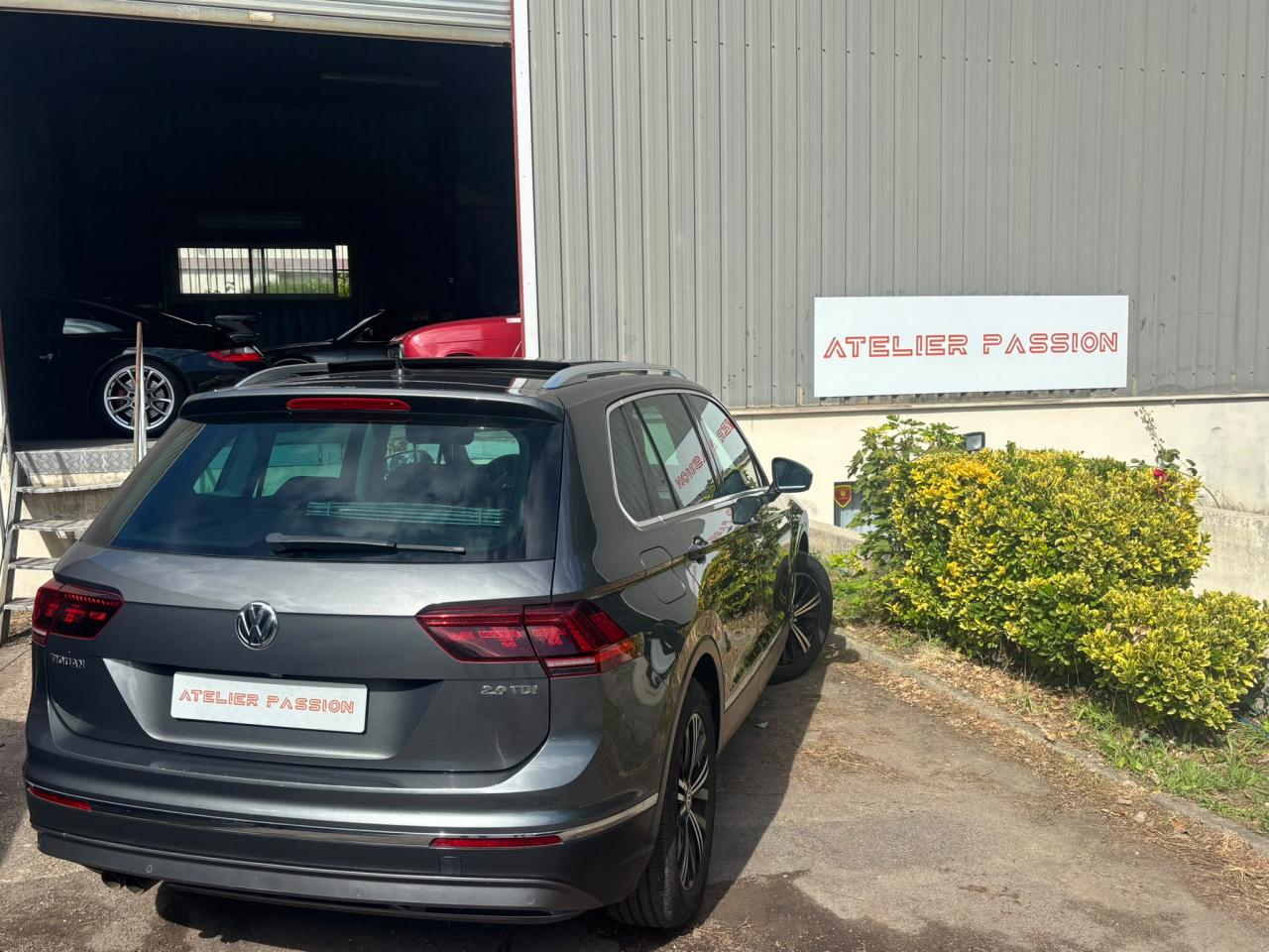VOLKSWAGEN TIGUAN
