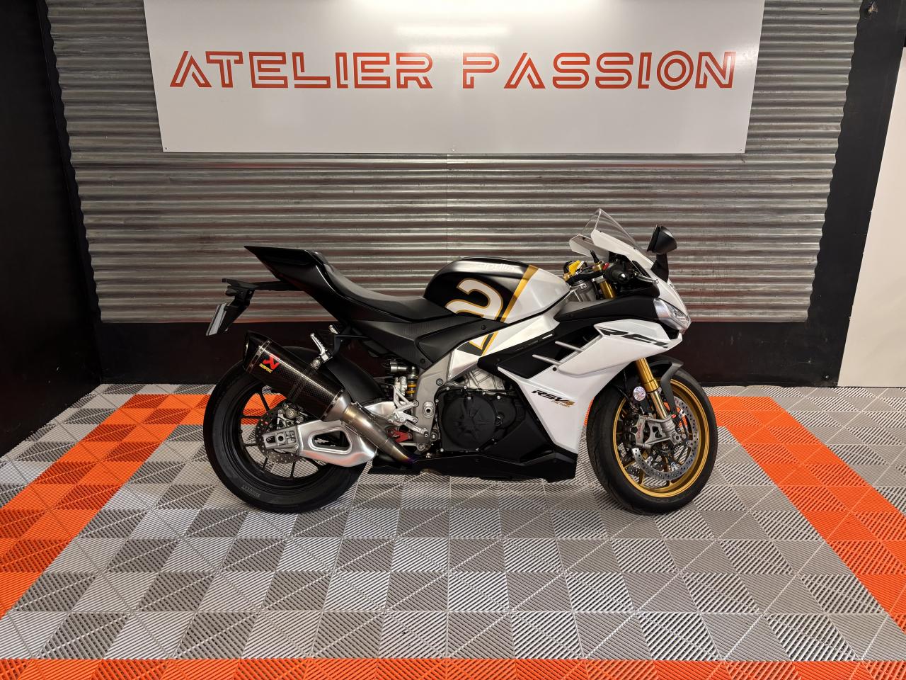 APRILIA RSV4 1100 FACTORY speed white