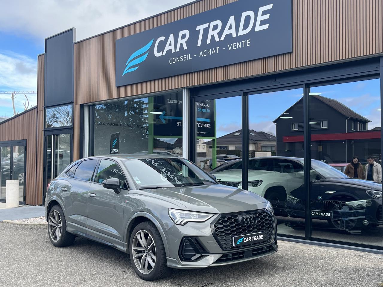 AUDI Q3