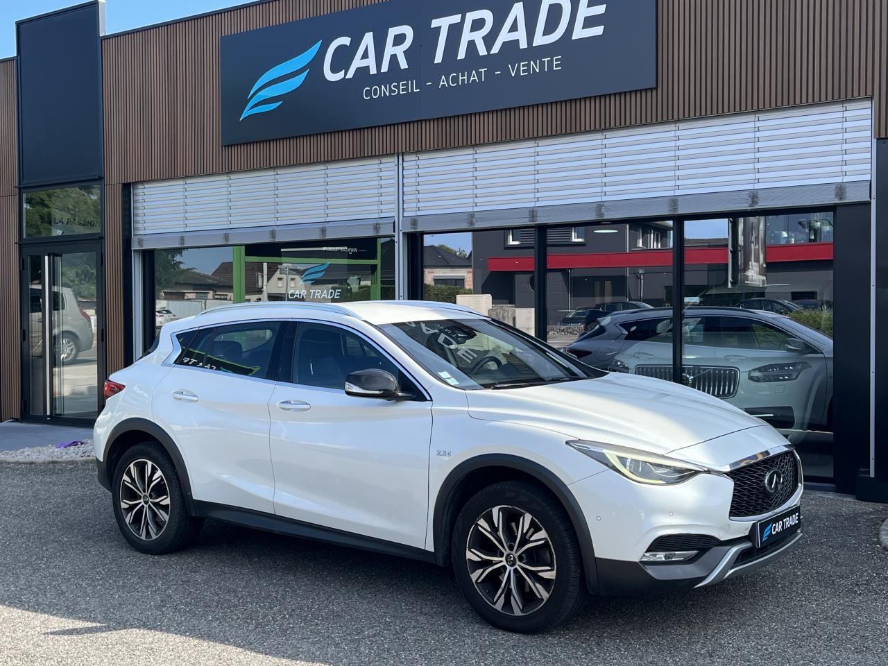 INFINITI QX30