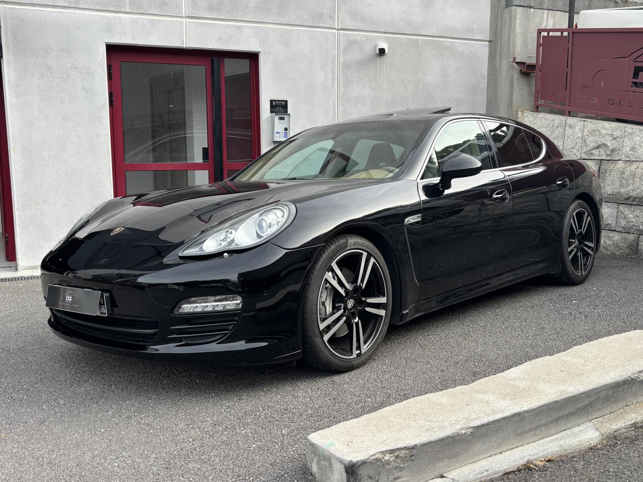 PORSCHE PANAMERA