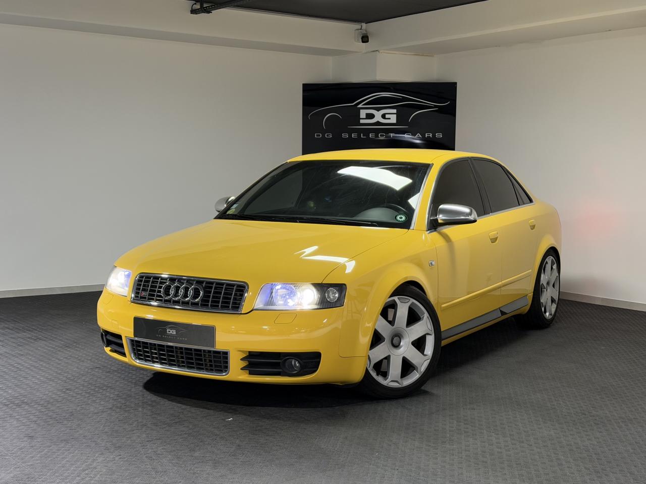 AUDI S4 Quattro 4.2i V8 BERLINE .