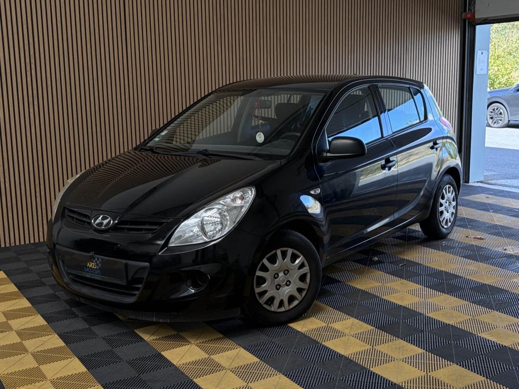 HYUNDAI i20 1.2 BERLINE Pack / PEU DE KILOMÈTRE / GARANTIE 3 MOIS