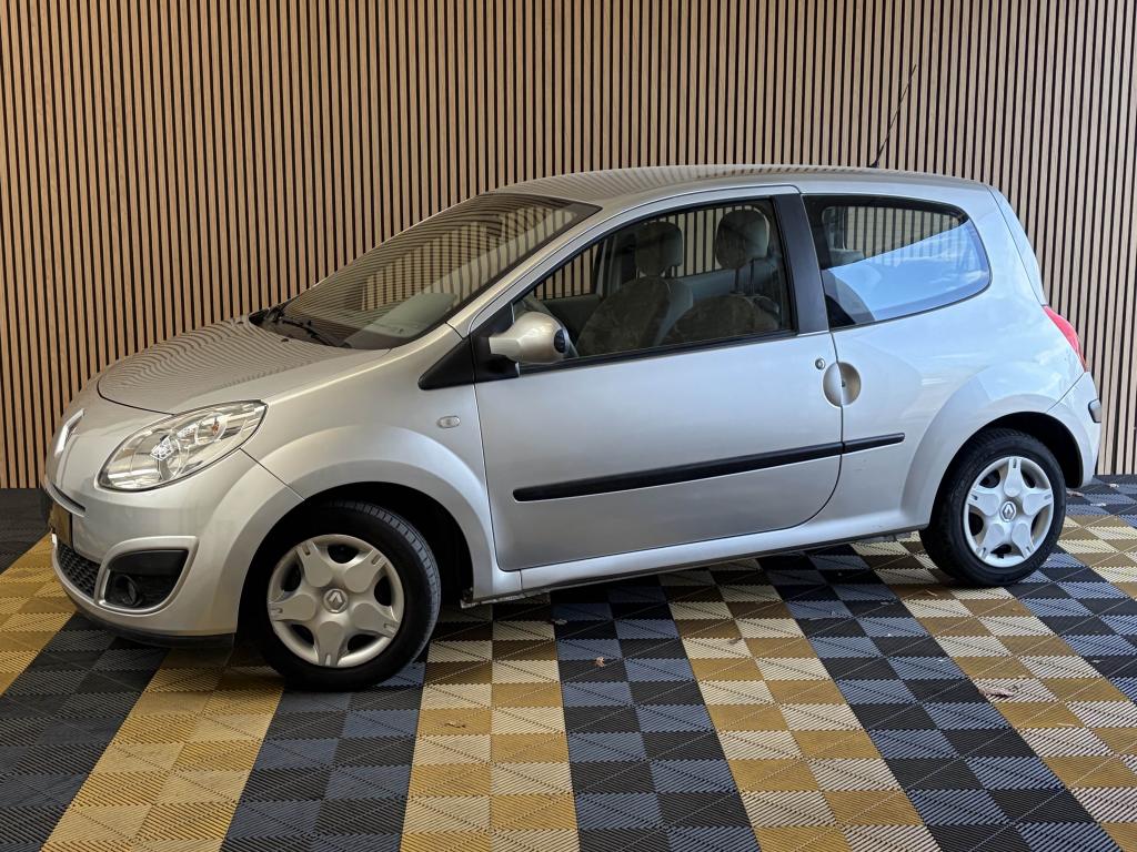 RENAULT TWINGO 1.2i 75 II BERLINE Night & Day / PEU DE KILOMETRE / ETAT NEUF