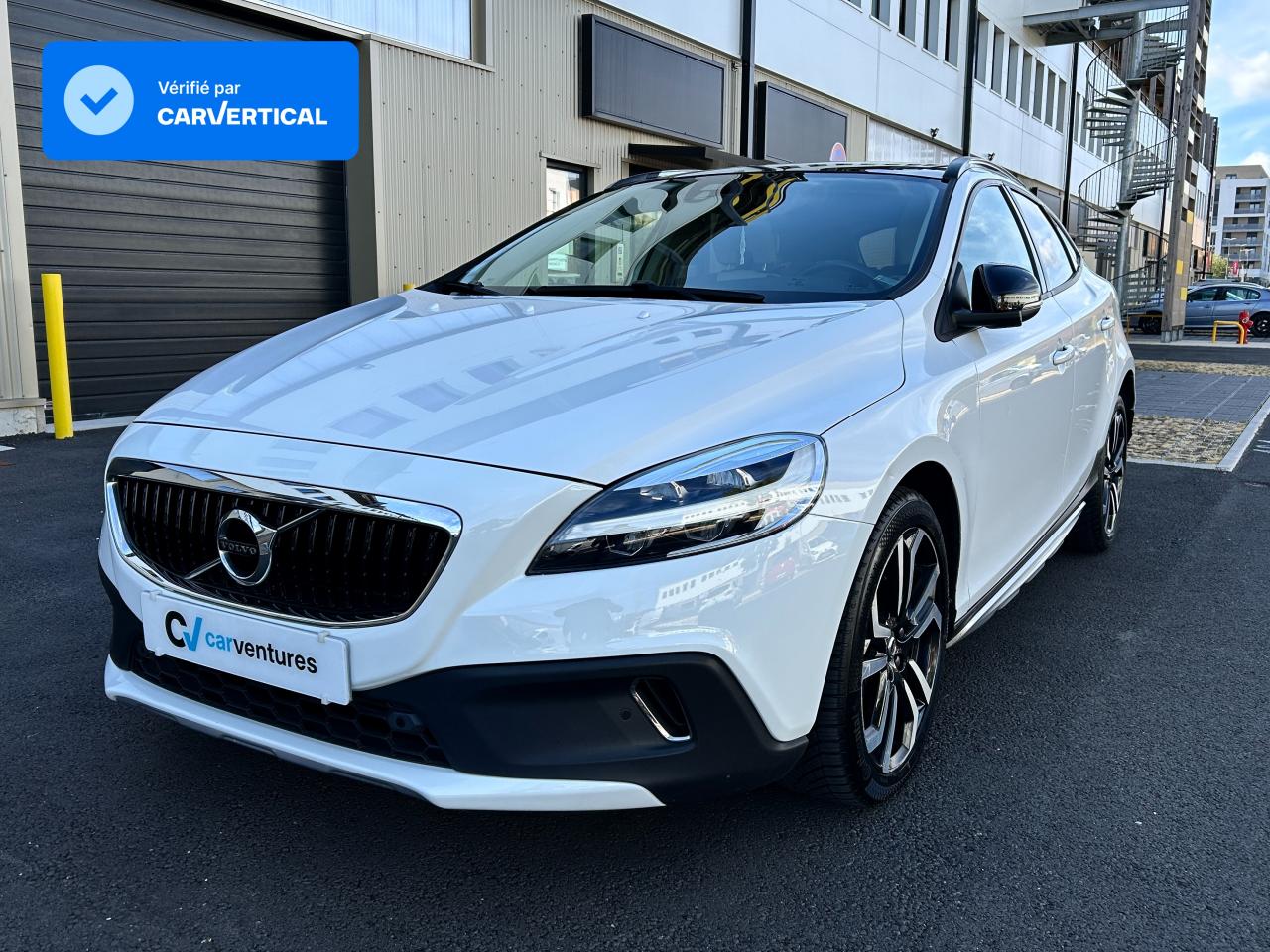 VOLVO V40 T3 152 Geartronic  Cross Country - Översta Edition