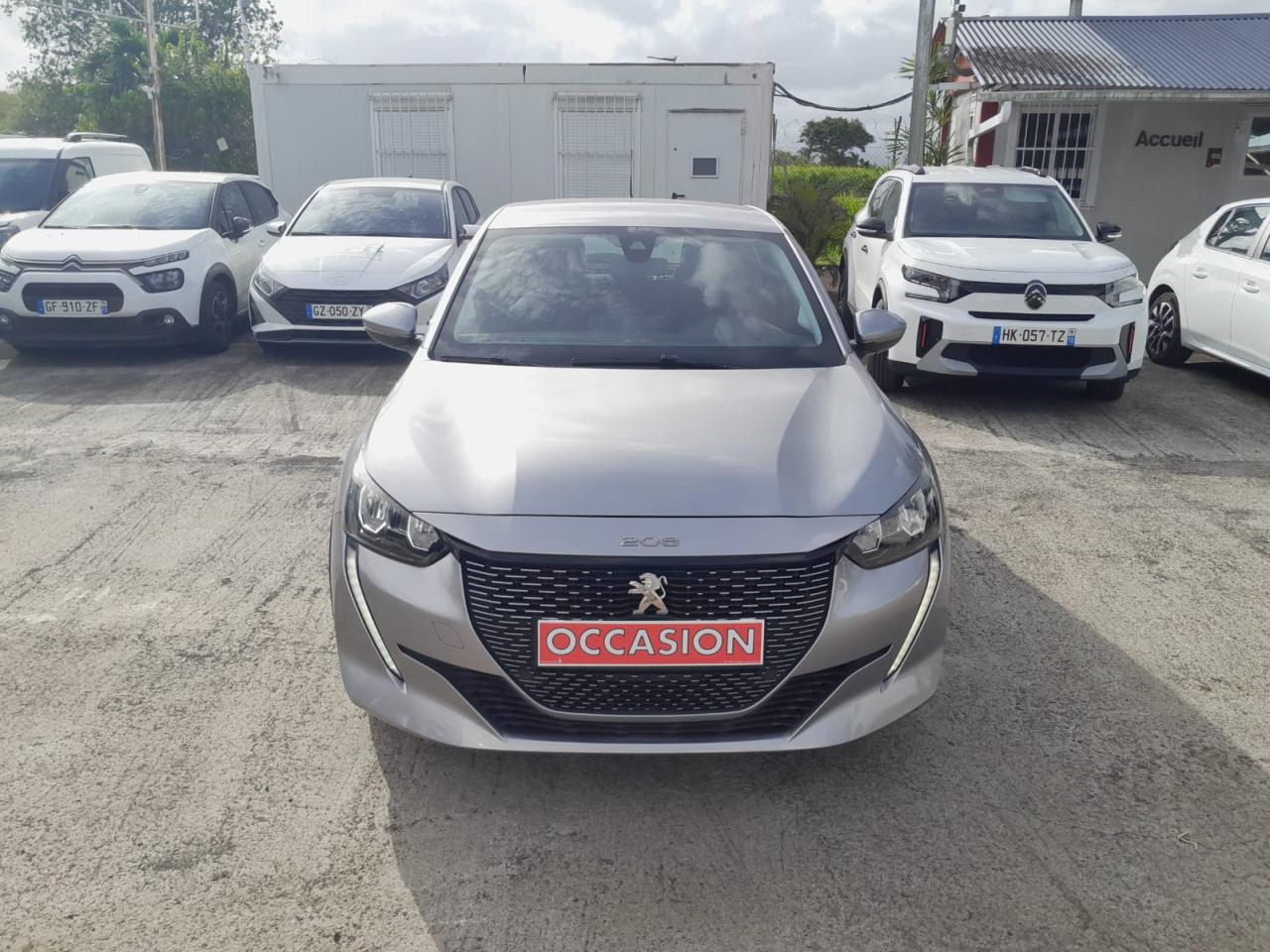 PEUGEOT 208