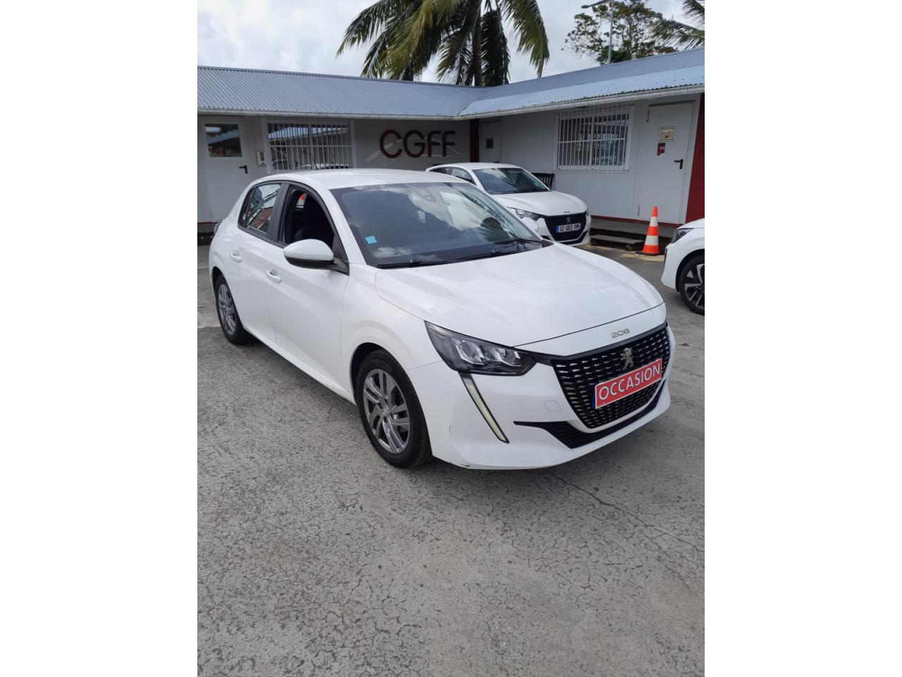 PEUGEOT 208