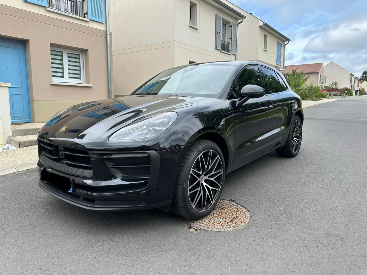 PORSCHE MACAN