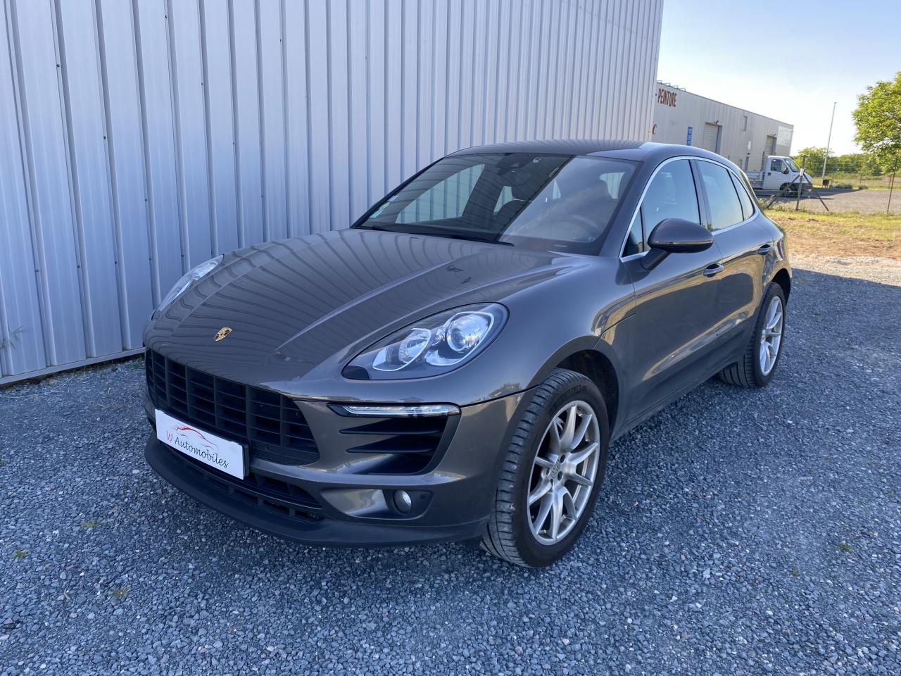PORSCHE MACAN